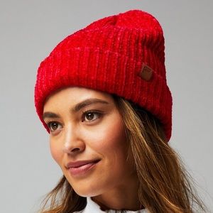 Fabletics Velvet Beanie in Poinsettia